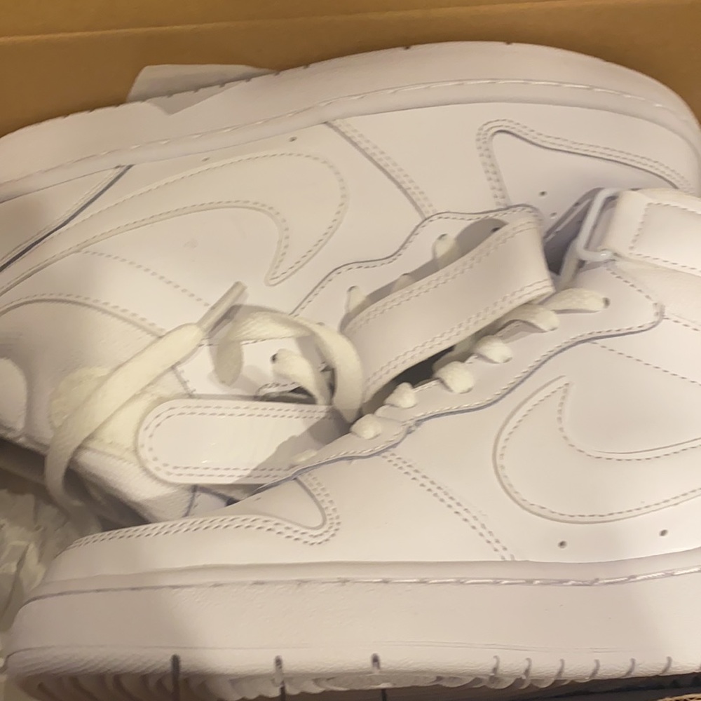 Nikes - Picture 2 of 8